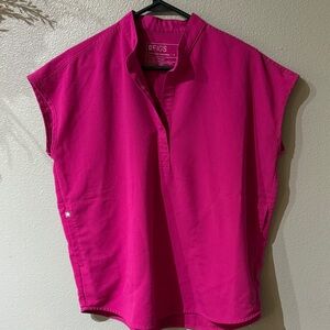 Women’s Figs Scrub top Rafeala size small. Hot pink. In excellent condition.